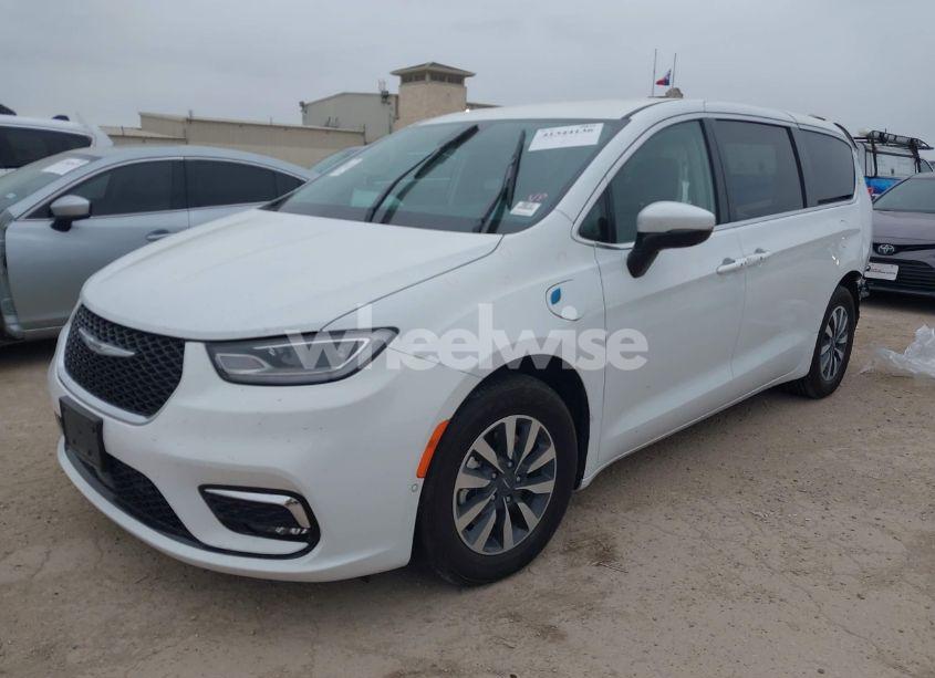 Photo 2 of 2023 Chrysler Pacifica HYBRID TOURING L (VIN 2C4RC1L7XPR588776)