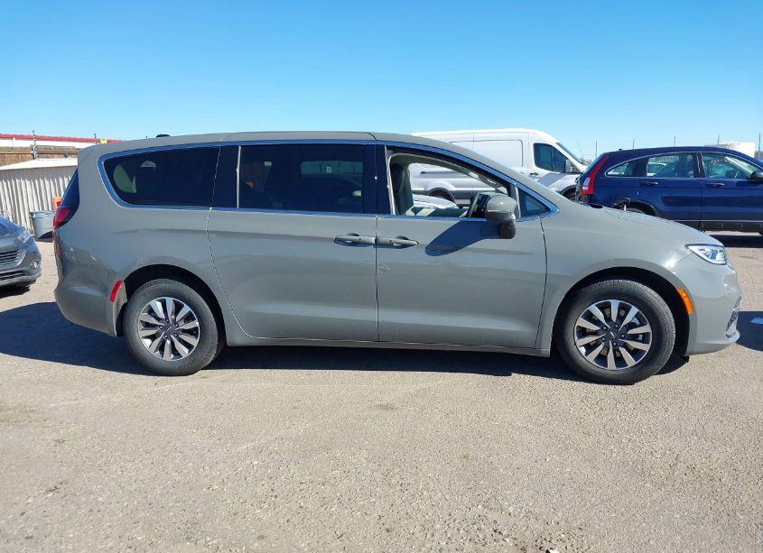 Photo 13 of 2023 Chrysler Pacifica HYBRID TOURING L (VIN 2C4RC1L7XPR608640)
