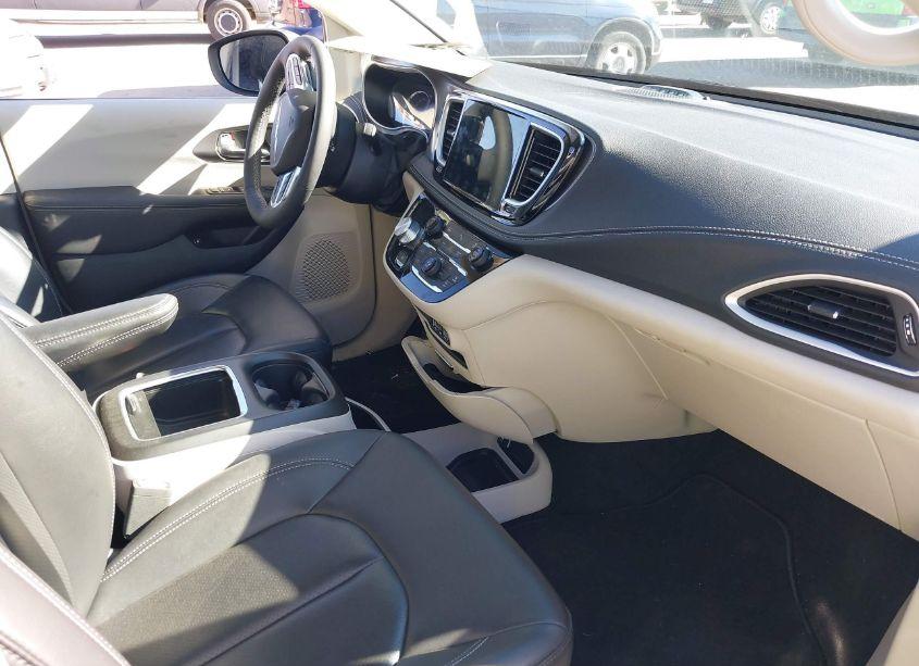 Photo 5 of 2023 Chrysler Pacifica HYBRID TOURING L (VIN 2C4RC1L7XPR608640)