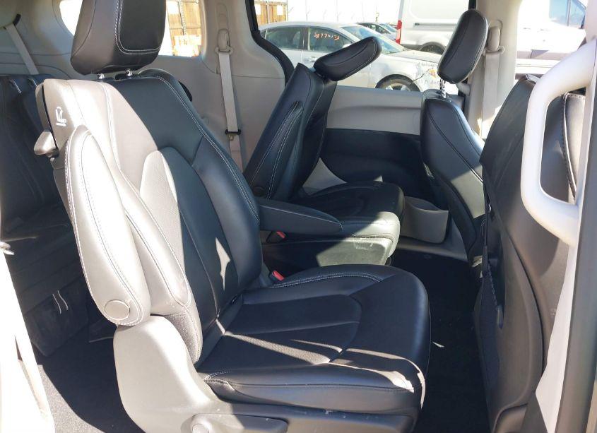 Photo 8 of 2023 Chrysler Pacifica HYBRID TOURING L (VIN 2C4RC1L7XPR608640)