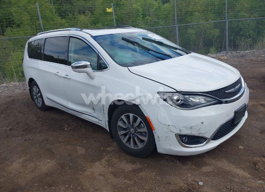 2020 Chrysler Pacifica HYBRID LIMITED (VIN 2C4RC1N70LR173649) main photo