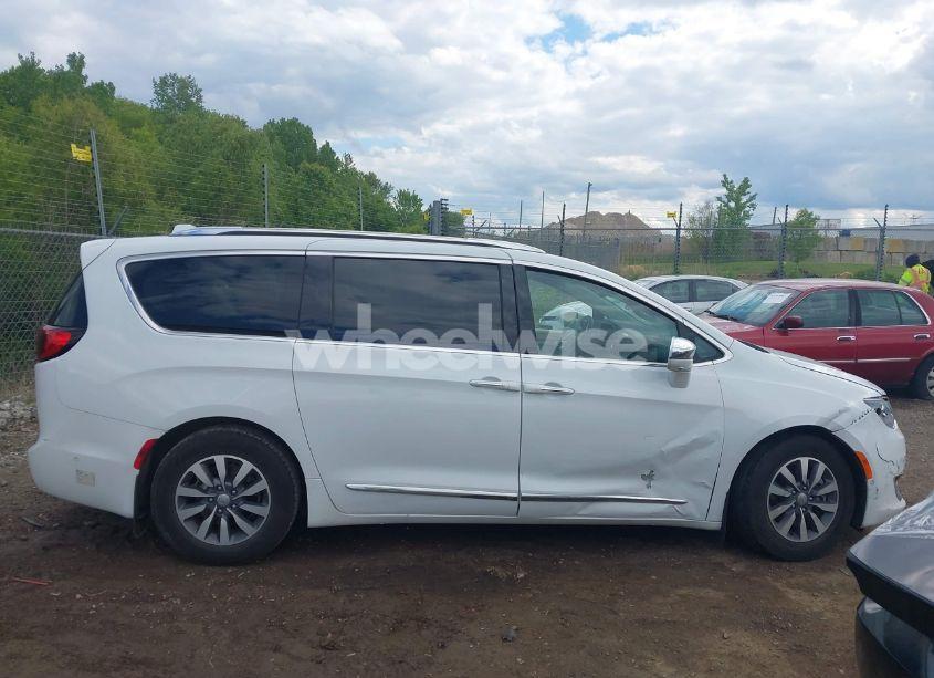 Photo 12 of 2020 Chrysler Pacifica HYBRID LIMITED (VIN 2C4RC1N70LR173649)