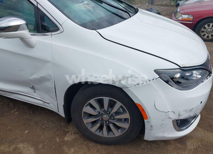 Photo 6 of 2020 Chrysler Pacifica HYBRID LIMITED (VIN 2C4RC1N70LR173649)
