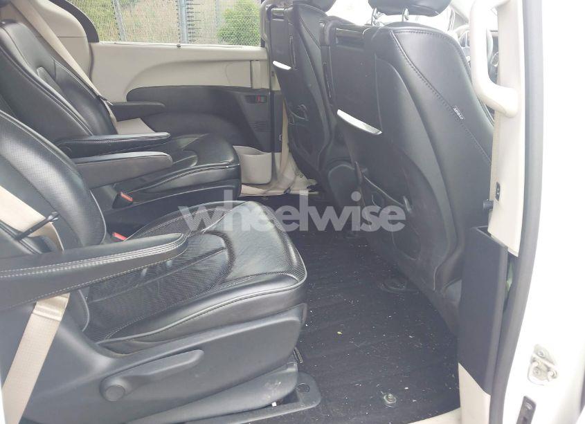 Photo 8 of 2020 Chrysler Pacifica HYBRID LIMITED (VIN 2C4RC1N70LR173649)