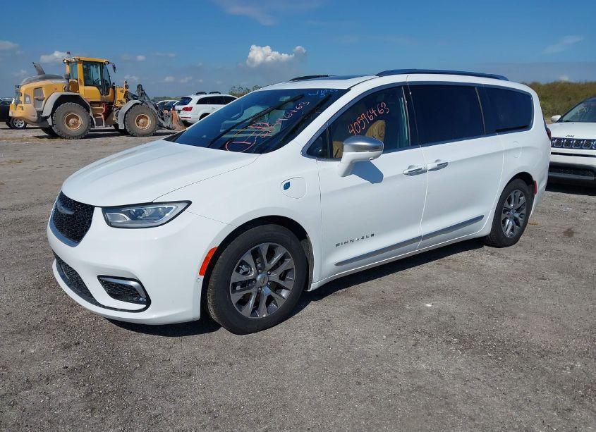 Photo 2 of 2022 Chrysler Pacifica HYBRID PINNACLE (VIN 2C4RC1N71NR189927)