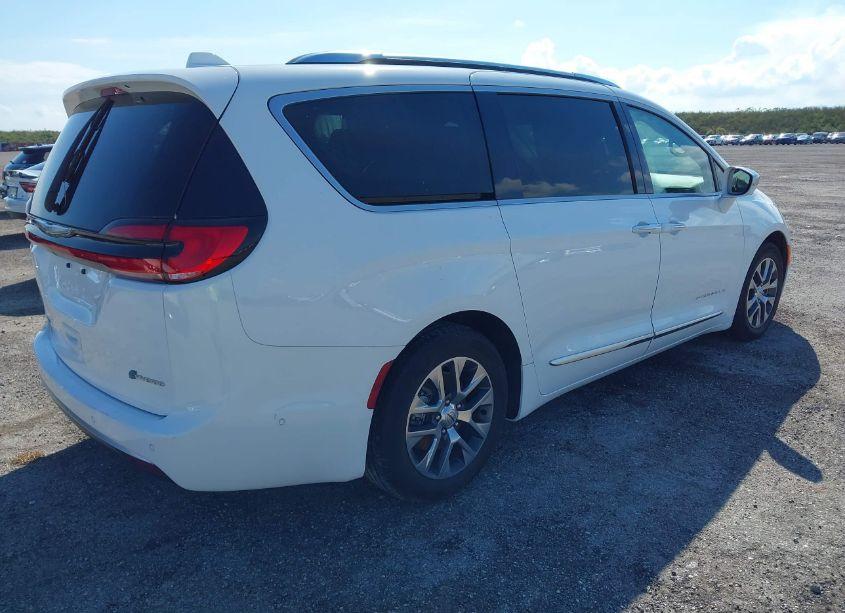 Photo 4 of 2022 Chrysler Pacifica HYBRID PINNACLE (VIN 2C4RC1N71NR189927)