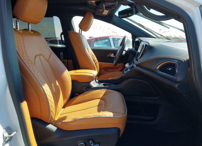 Photo 5 of 2022 Chrysler Pacifica HYBRID PINNACLE (VIN 2C4RC1N71NR189927)