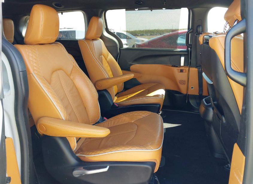 Photo 8 of 2022 Chrysler Pacifica HYBRID PINNACLE (VIN 2C4RC1N71NR189927)