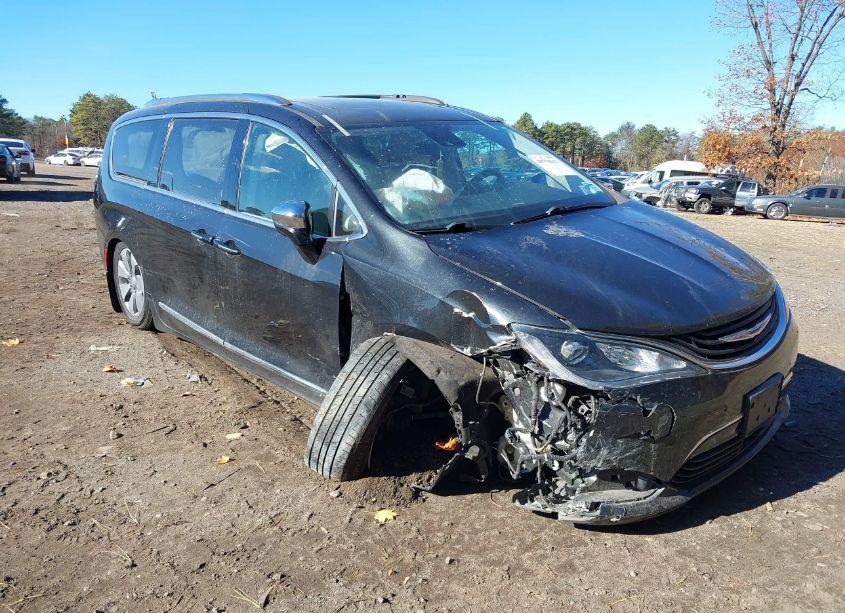 2017 Chrysler Pacifica HYBRID PLATINUM (VIN 2C4RC1N72HR666126) main photo