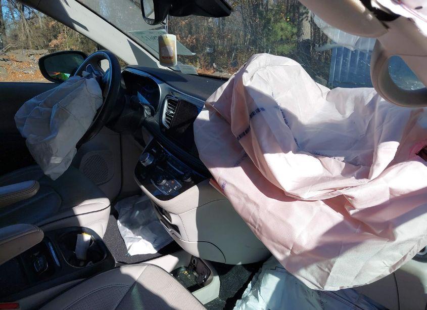 Photo 5 of 2017 Chrysler Pacifica HYBRID PLATINUM (VIN 2C4RC1N72HR666126)