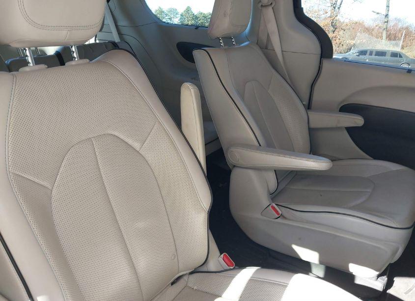 Photo 8 of 2017 Chrysler Pacifica HYBRID PLATINUM (VIN 2C4RC1N72HR666126)