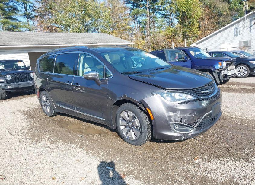 2018 Chrysler Pacifica HYBRID LIMITED (VIN 2C4RC1N75JR311621) main photo