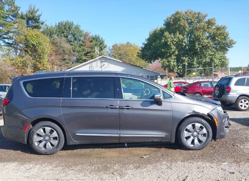 Photo 13 of 2018 Chrysler Pacifica HYBRID LIMITED (VIN 2C4RC1N75JR311621)