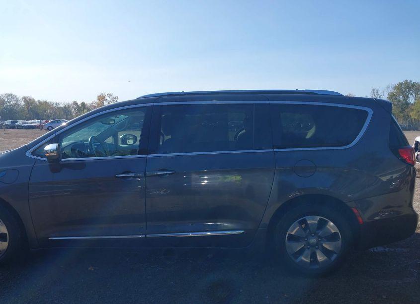 Photo 14 of 2018 Chrysler Pacifica HYBRID LIMITED (VIN 2C4RC1N75JR311621)