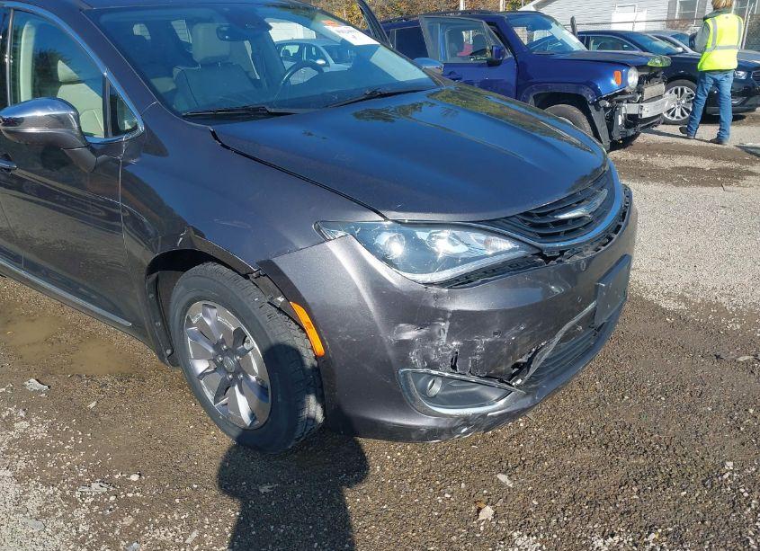 Photo 6 of 2018 Chrysler Pacifica HYBRID LIMITED (VIN 2C4RC1N75JR311621)