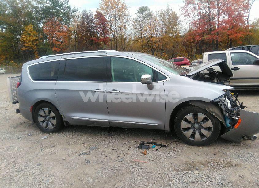 Photo 12 of 2020 Chrysler Pacifica HYBRID LIMITED (VIN 2C4RC1N75LR242500)