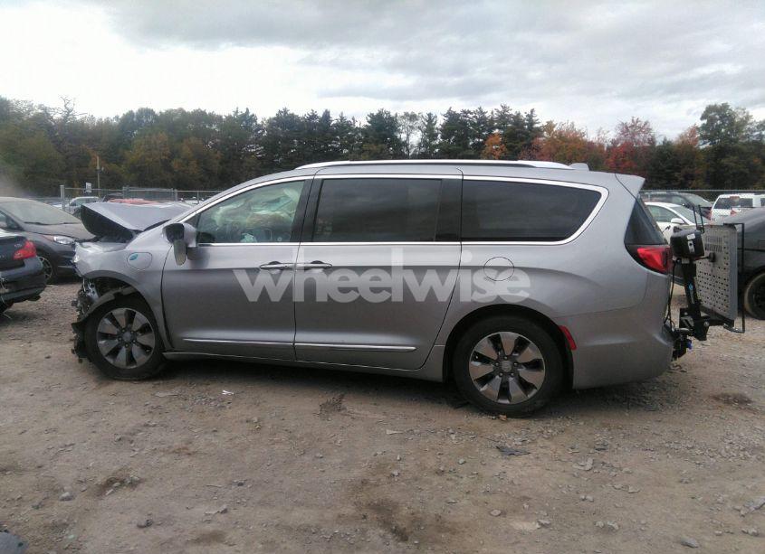 Photo 13 of 2020 Chrysler Pacifica HYBRID LIMITED (VIN 2C4RC1N75LR242500)