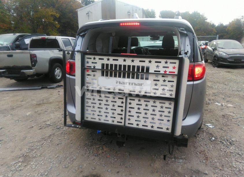 Photo 15 of 2020 Chrysler Pacifica HYBRID LIMITED (VIN 2C4RC1N75LR242500)