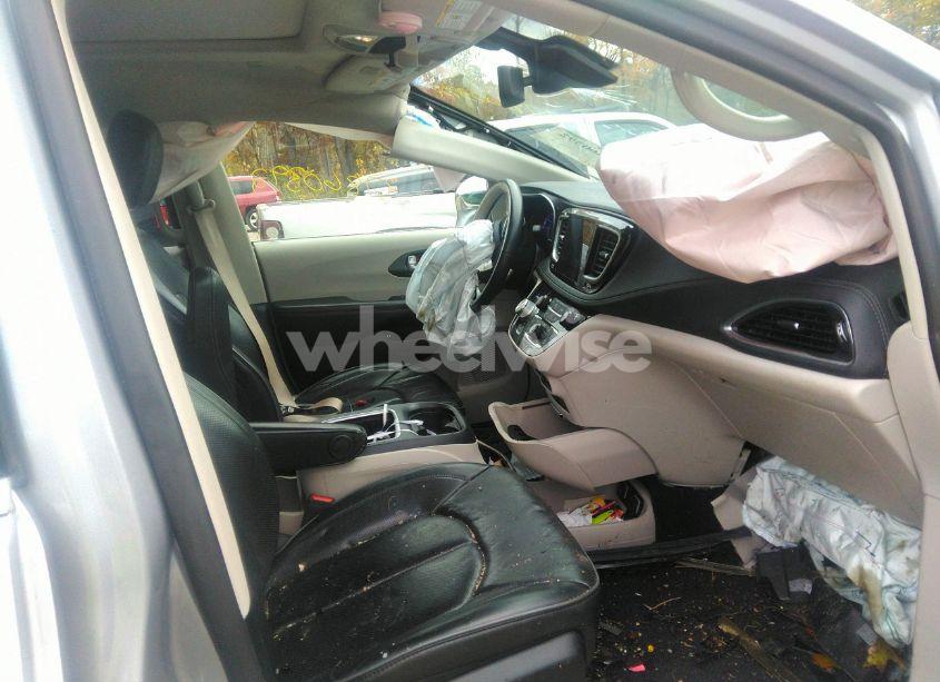 Photo 5 of 2020 Chrysler Pacifica HYBRID LIMITED (VIN 2C4RC1N75LR242500)