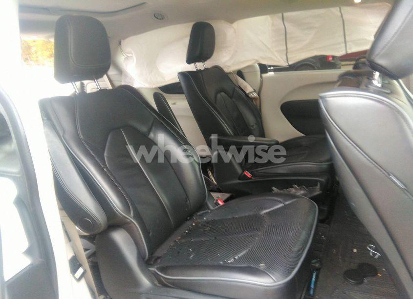 Photo 8 of 2020 Chrysler Pacifica HYBRID LIMITED (VIN 2C4RC1N75LR242500)