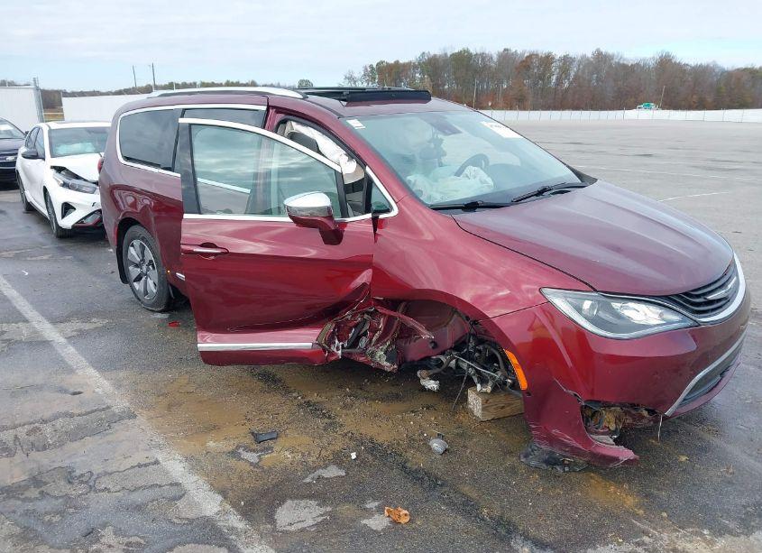 2017 Chrysler Pacifica HYBRID PLATINUM (VIN 2C4RC1N76HR709530) main photo