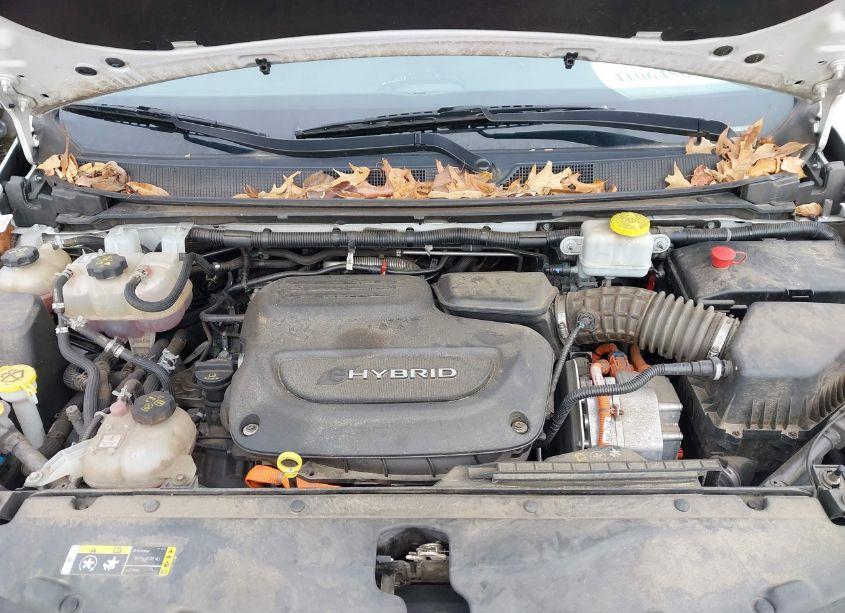 Photo 10 of 2018 Chrysler Pacifica HYBRID LIMITED (VIN 2C4RC1N76JR105322)