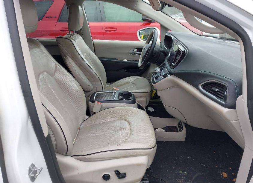 Photo 5 of 2018 Chrysler Pacifica HYBRID LIMITED (VIN 2C4RC1N76JR105322)