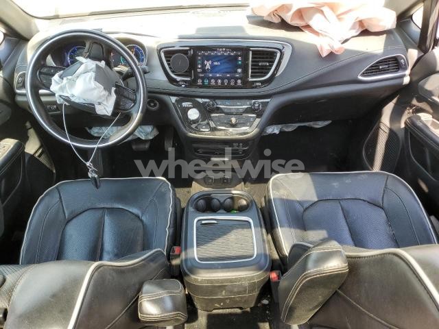 Photo 14 of 2020 CHRYSLER PACIFICA HYBRID LIMITED (VIN 2C4RC1N76LR267650)