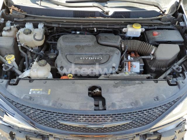 Photo 3 of 2020 CHRYSLER PACIFICA HYBRID LIMITED (VIN 2C4RC1N76LR267650)