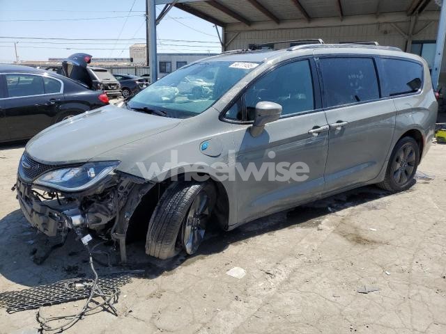 Photo 4 of 2020 CHRYSLER PACIFICA HYBRID LIMITED (VIN 2C4RC1N76LR267650)