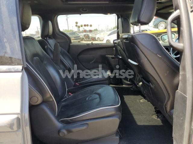 Photo 5 of 2020 CHRYSLER PACIFICA HYBRID LIMITED (VIN 2C4RC1N76LR267650)