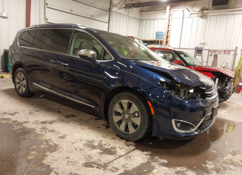 2018 Chrysler Pacifica HYBRID LIMITED (VIN 2C4RC1N78JR111932) main photo