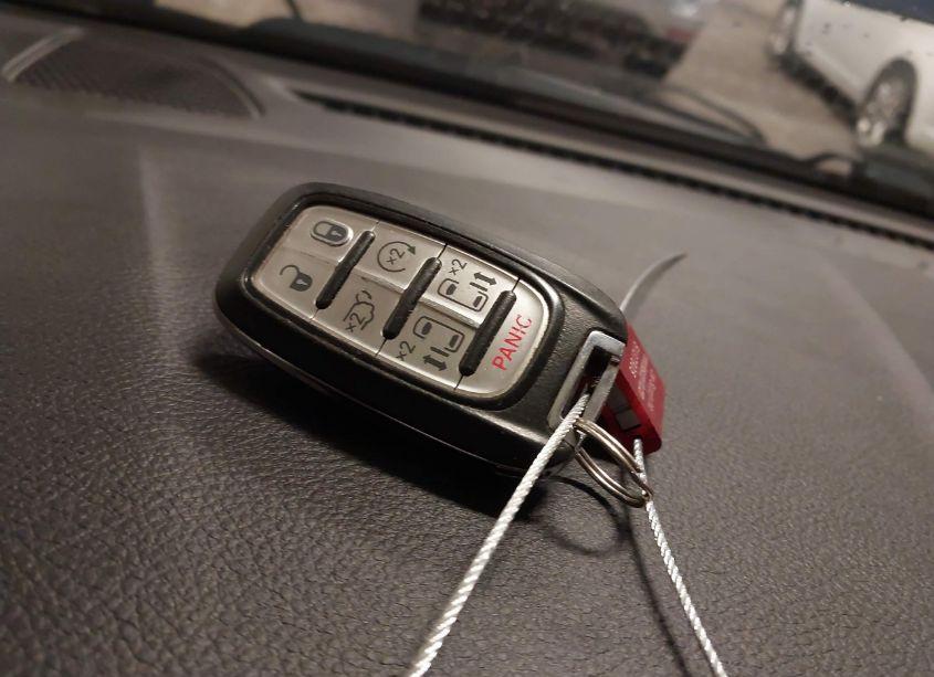 Photo 11 of 2018 Chrysler Pacifica HYBRID LIMITED (VIN 2C4RC1N78JR111932)