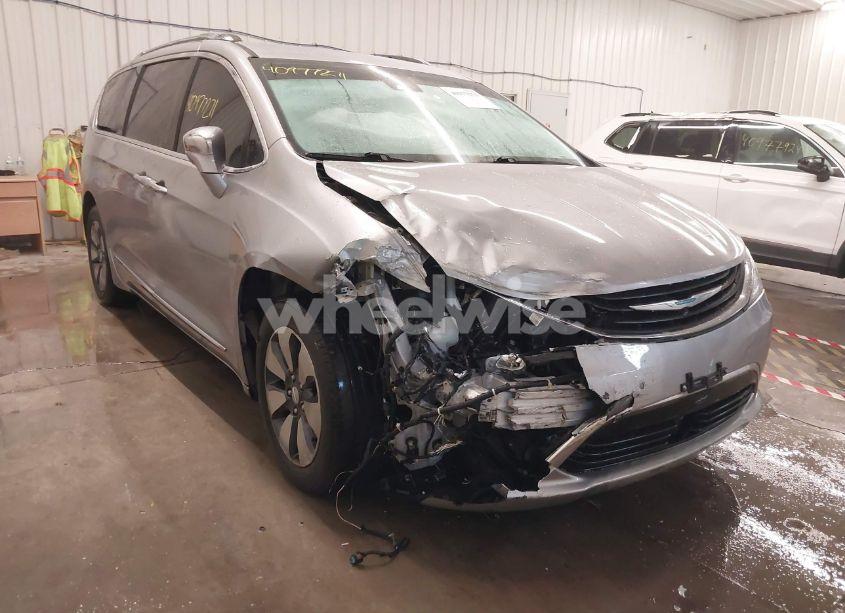 2017 Chrysler Pacifica HYBRID PLATINUM (VIN 2C4RC1N79HR655172) main photo