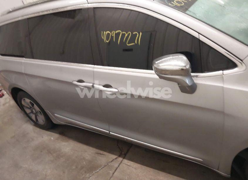 Photo 13 of 2017 Chrysler Pacifica HYBRID PLATINUM (VIN 2C4RC1N79HR655172)