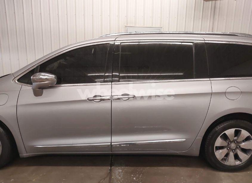 Photo 14 of 2017 Chrysler Pacifica HYBRID PLATINUM (VIN 2C4RC1N79HR655172)