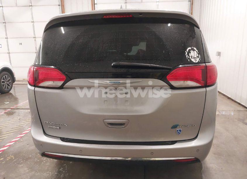 Photo 16 of 2017 Chrysler Pacifica HYBRID PLATINUM (VIN 2C4RC1N79HR655172)