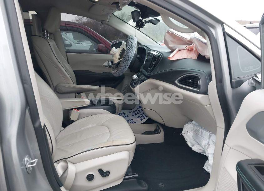 Photo 5 of 2017 Chrysler Pacifica HYBRID PLATINUM (VIN 2C4RC1N79HR655172)