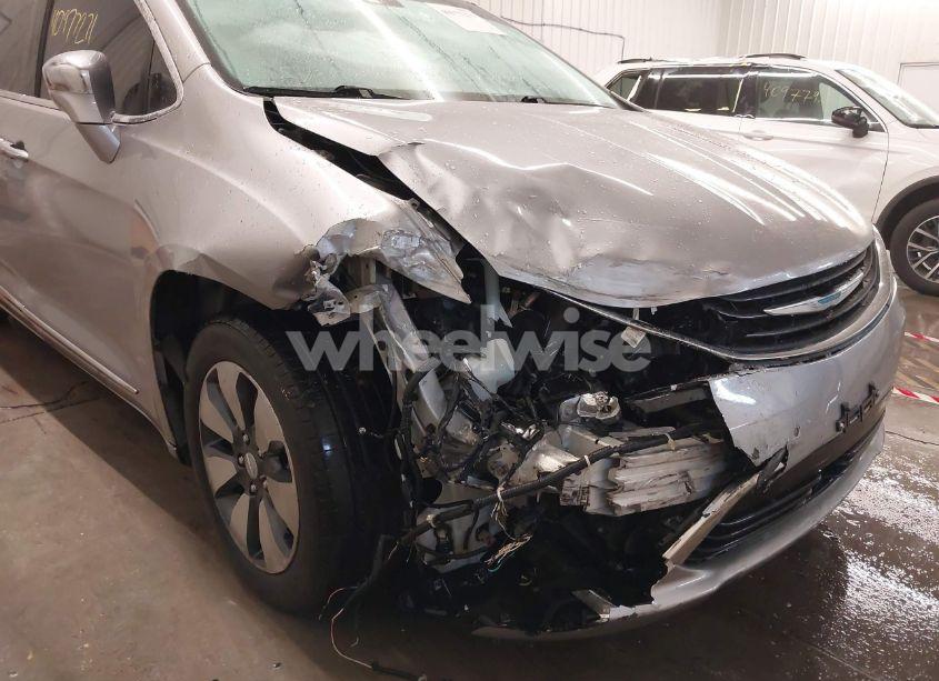 Photo 6 of 2017 Chrysler Pacifica HYBRID PLATINUM (VIN 2C4RC1N79HR655172)