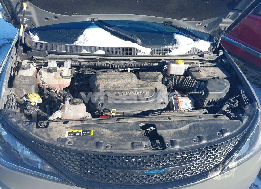 Photo 10 of 2020 Chrysler Pacifica HYBRID LIMITED (VIN 2C4RC1N79LR277850)