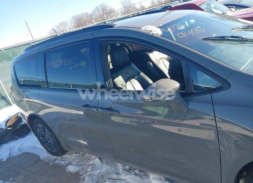 Photo 13 of 2020 Chrysler Pacifica HYBRID LIMITED (VIN 2C4RC1N79LR277850)