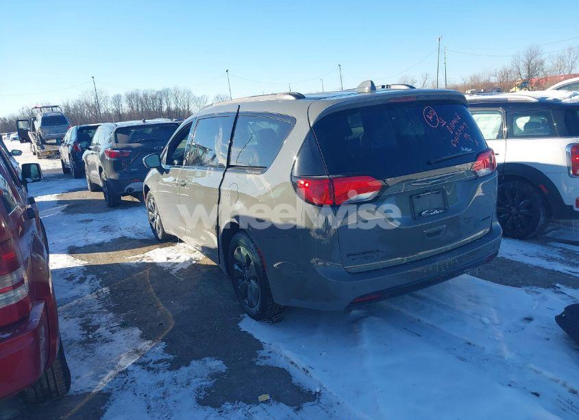 Photo 3 of 2020 Chrysler Pacifica HYBRID LIMITED (VIN 2C4RC1N79LR277850)
