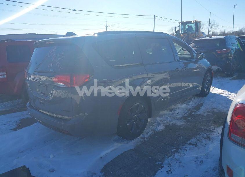 Photo 4 of 2020 Chrysler Pacifica HYBRID LIMITED (VIN 2C4RC1N79LR277850)