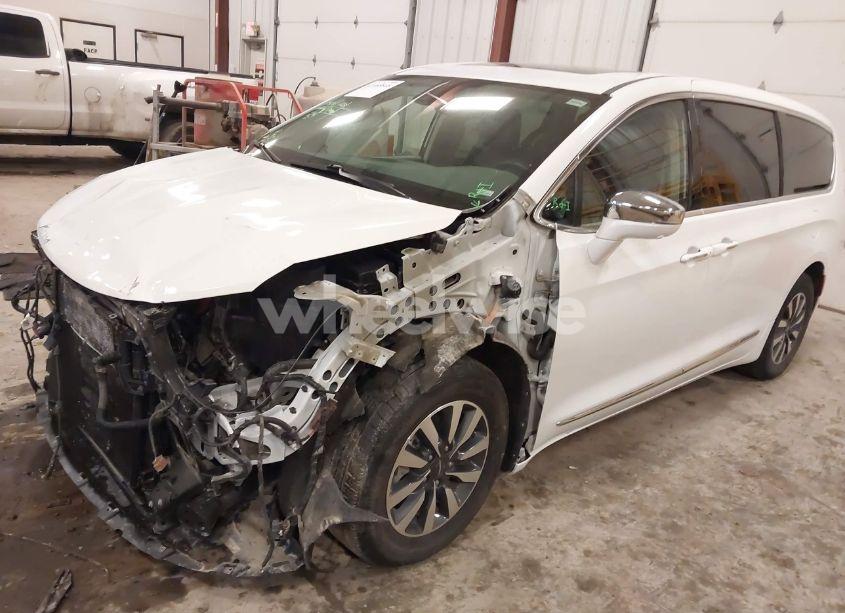 Photo 2 of 2022 Chrysler Pacifica HYBRID LIMITED (VIN 2C4RC1S71NR148136)