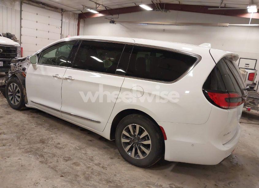 Photo 3 of 2022 Chrysler Pacifica HYBRID LIMITED (VIN 2C4RC1S71NR148136)