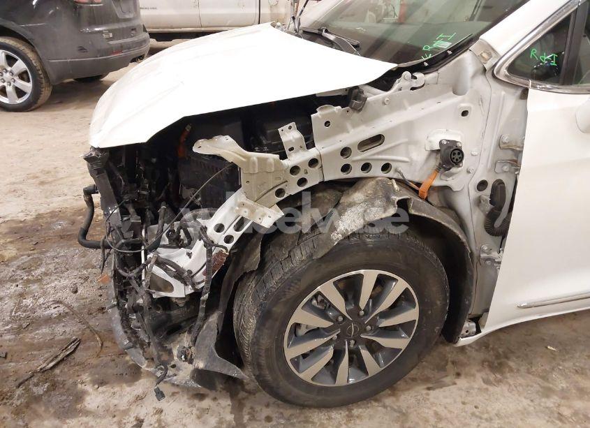 Photo 6 of 2022 Chrysler Pacifica HYBRID LIMITED (VIN 2C4RC1S71NR148136)