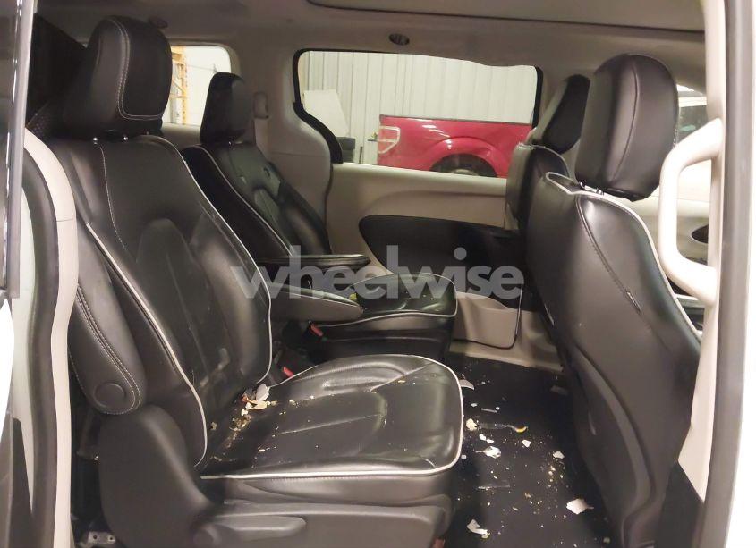 Photo 8 of 2022 Chrysler Pacifica HYBRID LIMITED (VIN 2C4RC1S71NR148136)