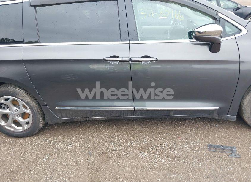 Photo 13 of 2021 Chrysler Pacifica HYBRID LIMITED (VIN 2C4RC1S73MR507369)