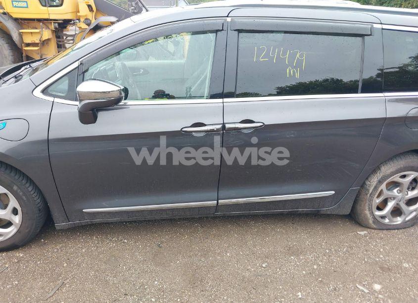 Photo 14 of 2021 Chrysler Pacifica HYBRID LIMITED (VIN 2C4RC1S73MR507369)