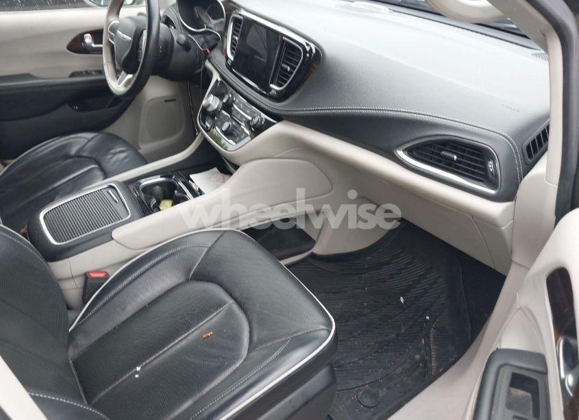 Photo 5 of 2021 Chrysler Pacifica HYBRID LIMITED (VIN 2C4RC1S73MR507369)